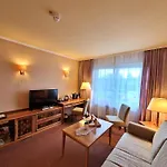 Ξενοδοχείο Zum Stein Wellness & Genuss 4*