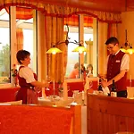 Ξενοδοχείο Zum Stein Wellness & Genuss 4*