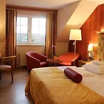 호텔 Zum Stein Wellness & Genuss 4*