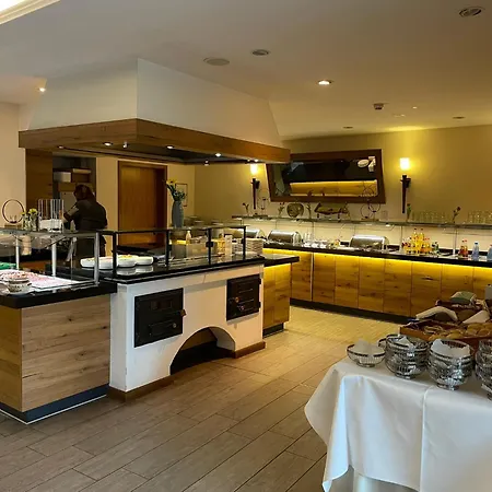 Zum Stein Wellness & Genuss Отель
