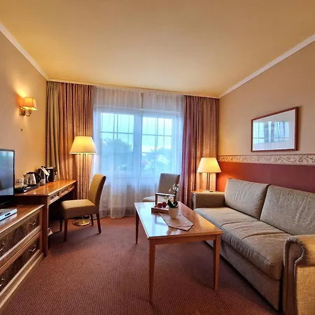 Zum Stein Wellness & Genuss Hotel 4*