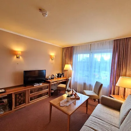 Отель Zum Stein Wellness & Genuss 4*