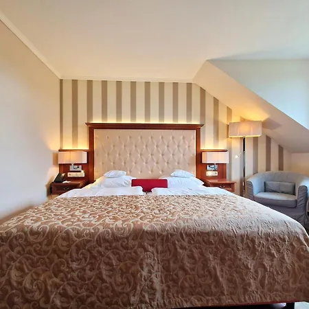 Hotel Zum Stein Wellness & Genuss 4*
