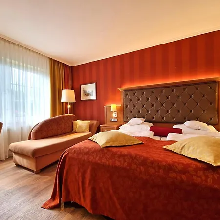 Hotel Zum Stein Wellness & Genuss 4*