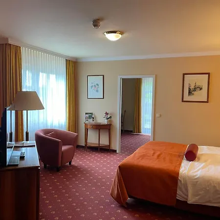 Отель Zum Stein Wellness & Genuss 4*