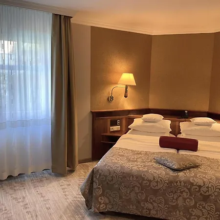 Hotel Zum Stein Wellness & Genuss 4*