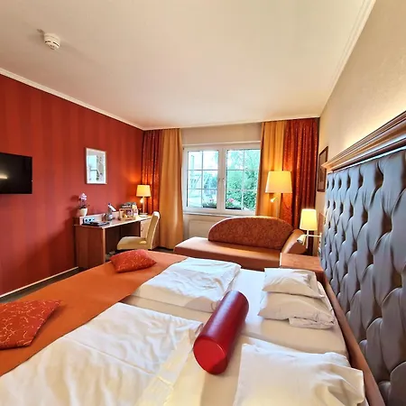 Zum Stein Wellness & Genuss Отель 4*