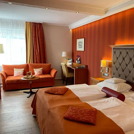 Zum Stein Wellness & Genuss فندق 4*