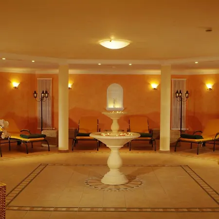 Отель Zum Stein Wellness & Genuss 4*