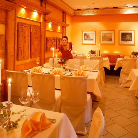 Отель Zum Stein Wellness & Genuss