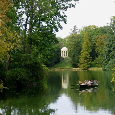 Zum Stein Wellness & Genuss فندق 4*