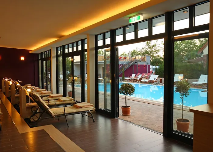 Отель Zum Stein Wellness & Genuss