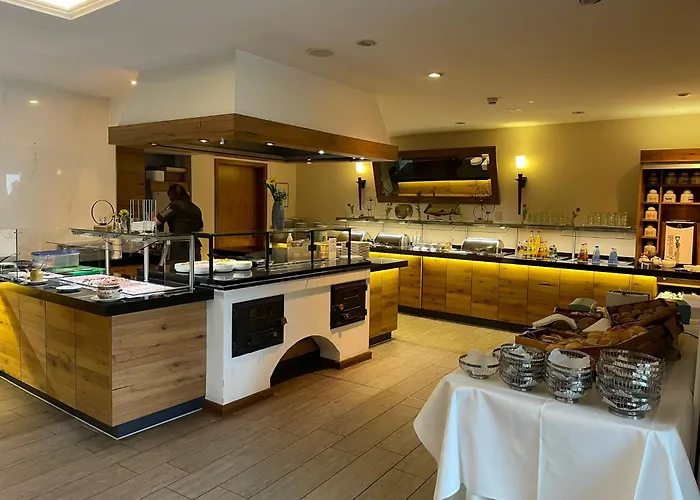 Zum Stein Wellness & Genuss Отель