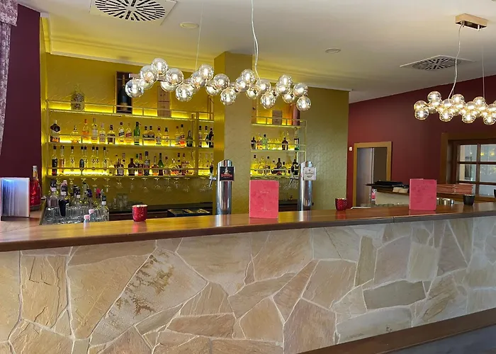 Отель Zum Stein Wellness & Genuss