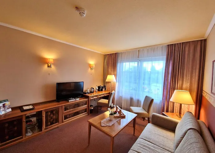 Отель Zum Stein Wellness & Genuss 4*