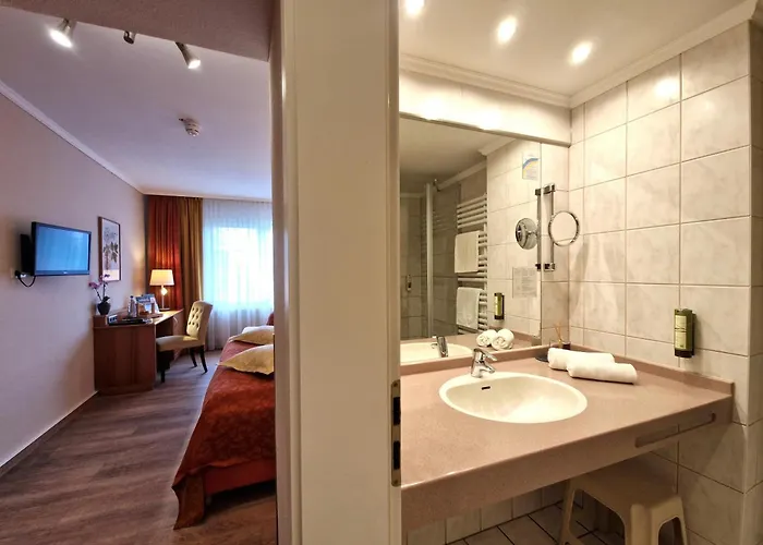 Zum Stein Wellness & Genuss Отель Ораниенбаум-Вёрлиц