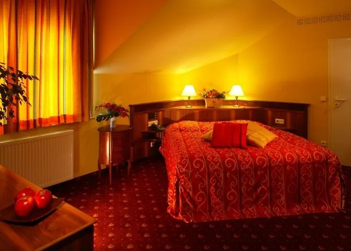 Zum Stein Wellness & Genuss Hotel 4*