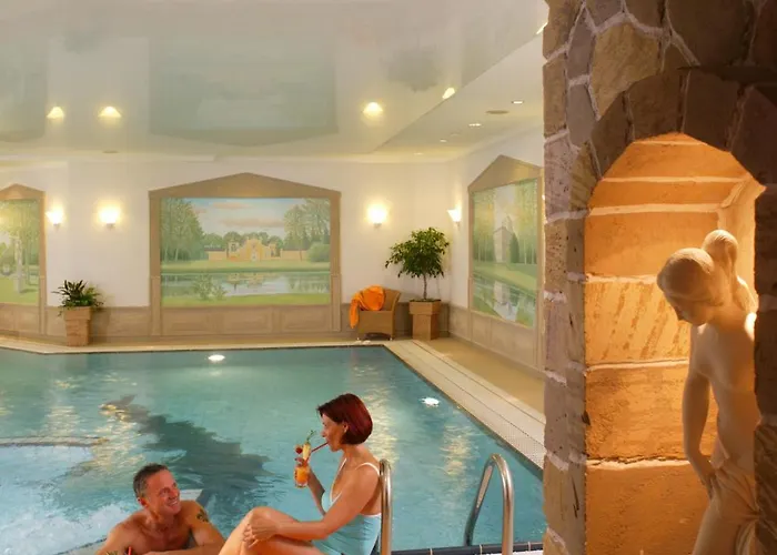 Отель Zum Stein Wellness & Genuss 4*