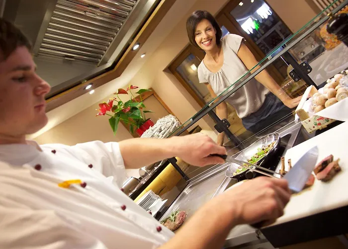 Отель Zum Stein Wellness & Genuss 4*